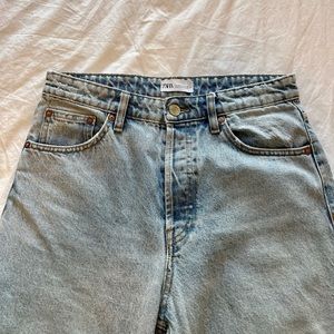 Zara Light Wash Mom Fit Straight Leg Cropped Jeans